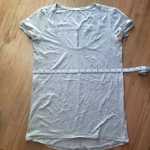 Lululemon t-shirt in light grey